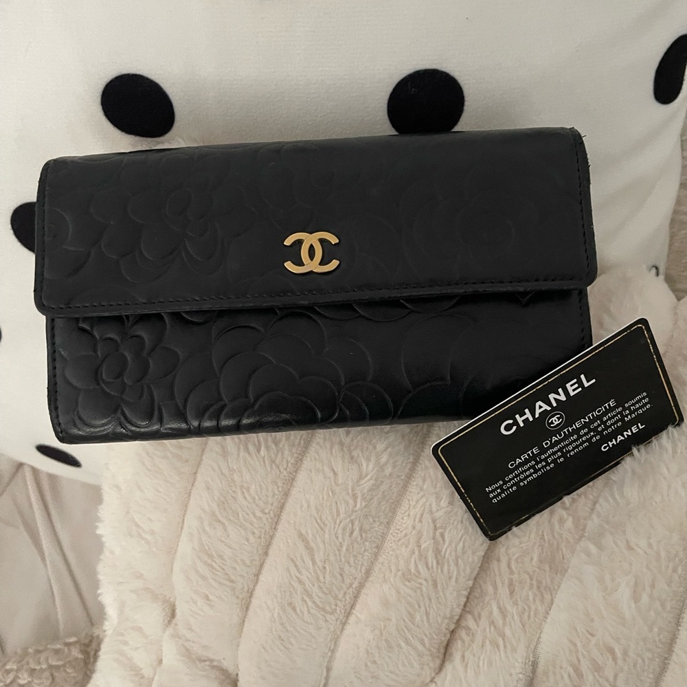 Chanel leather wallet